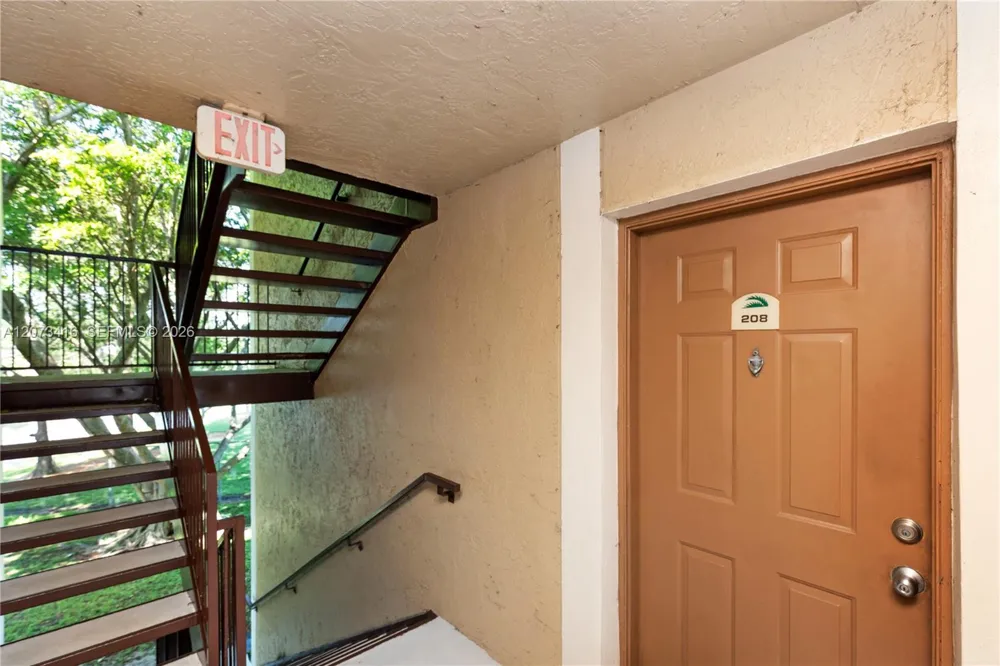 400 Palm Cir W #208 Pembroke Pines, FL 33025