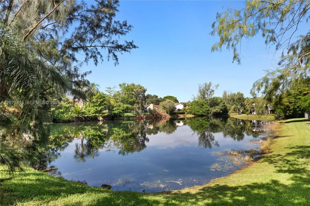 400 Palm Cir W #208 Pembroke Pines, FL 33025