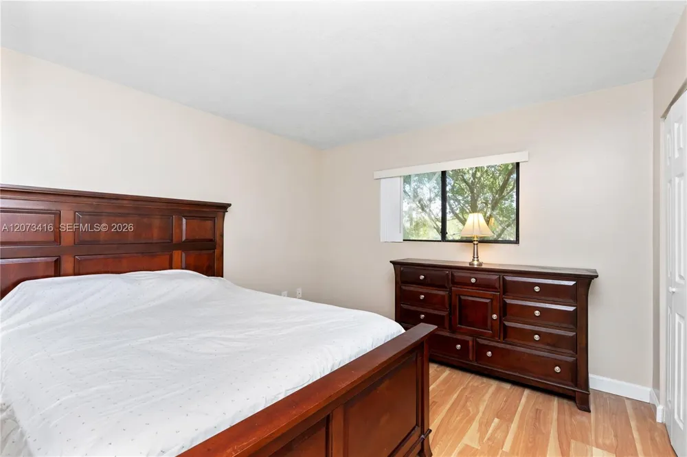 400 Palm Cir W #208 Pembroke Pines, FL 33025