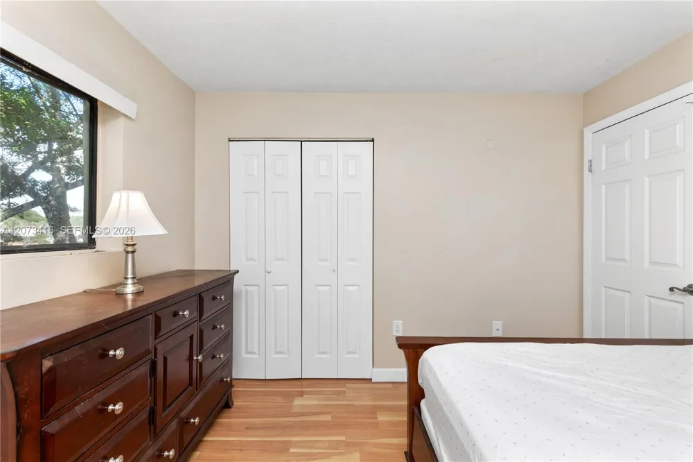 400 Palm Cir W #208 Pembroke Pines, FL 33025