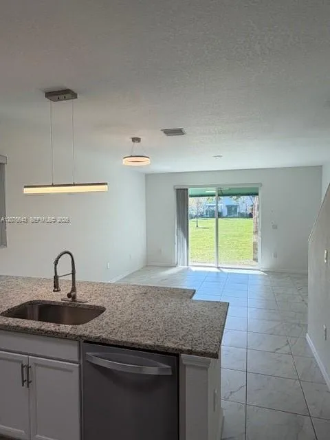 4729 SW 63rd Ln #4 Davie, FL 33314