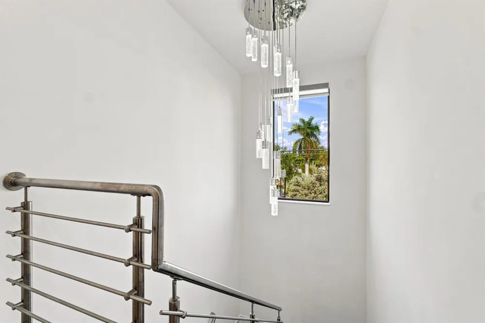1090 SE 3RD STREET #1090 Pompano Beach, FL 33060