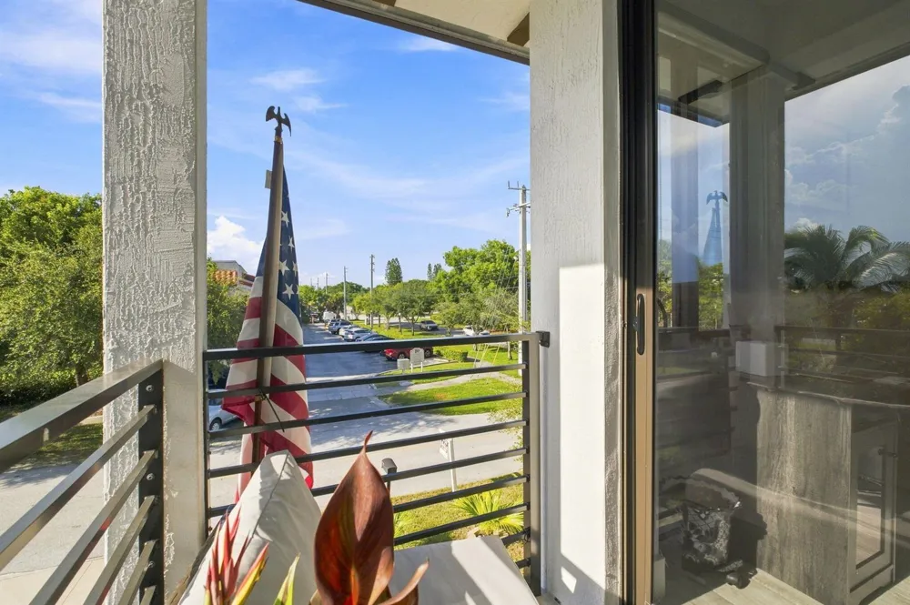 1090 SE 3RD STREET #1090 Pompano Beach, FL 33060