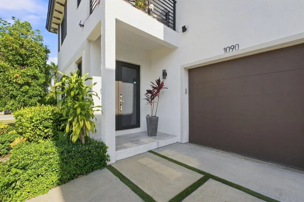 1090 SE 3RD STREET #1090 Pompano Beach, FL 33060