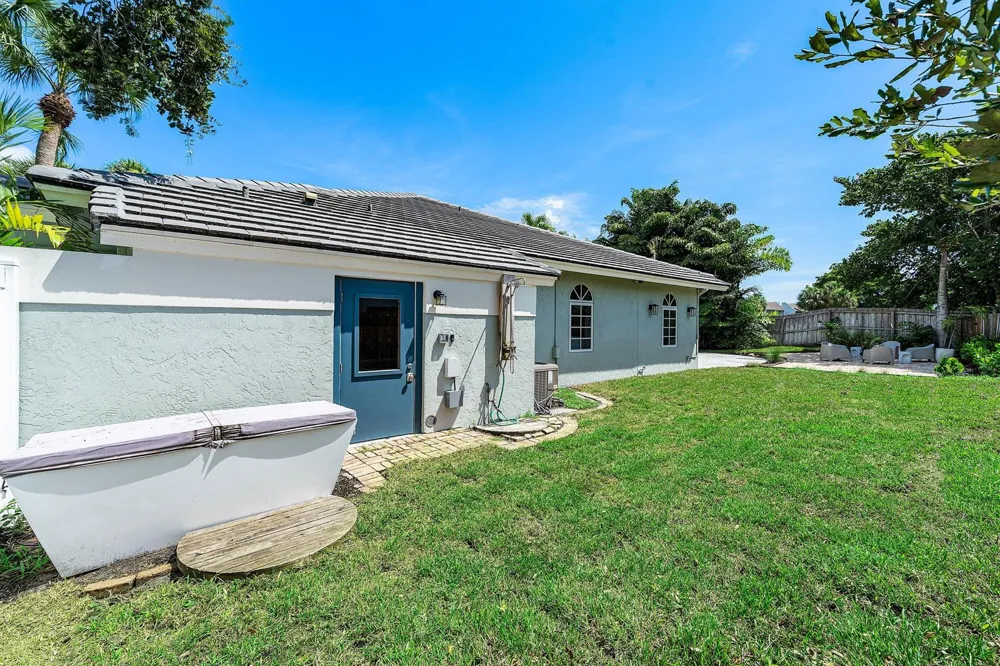 2815 HAMPTON CIRCLE E Delray Beach, FL 33445
