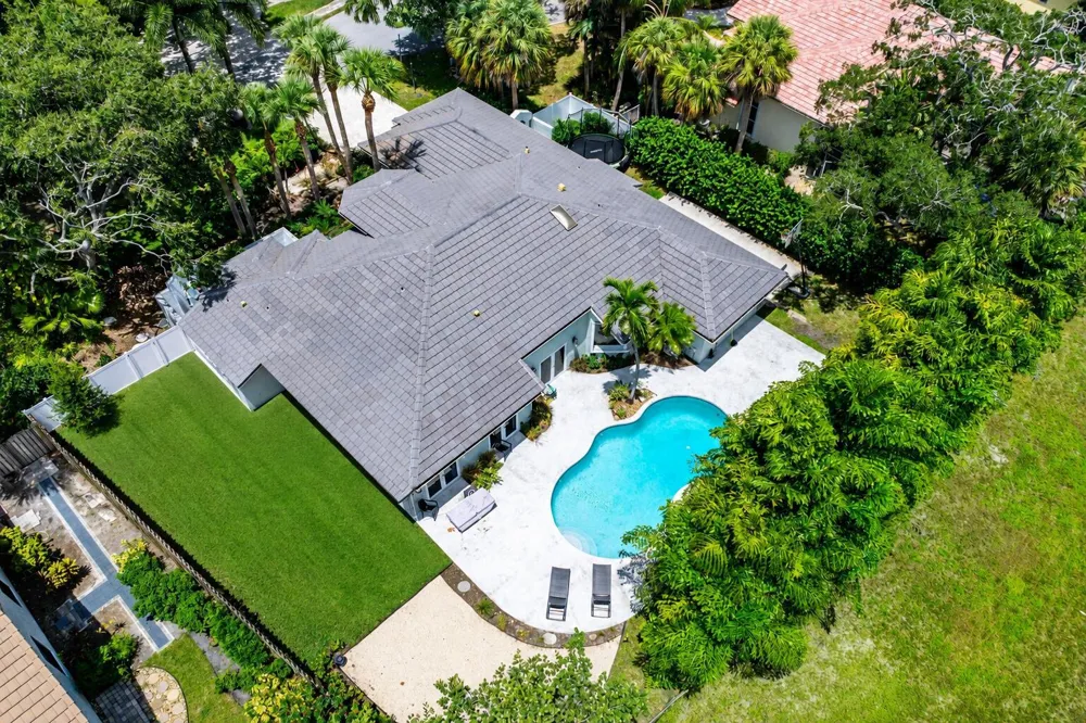 2815 HAMPTON CIRCLE E Delray Beach, FL 33445