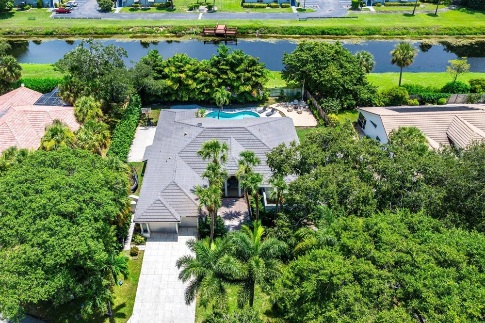 2815 HAMPTON CIRCLE E Delray Beach, FL 33445