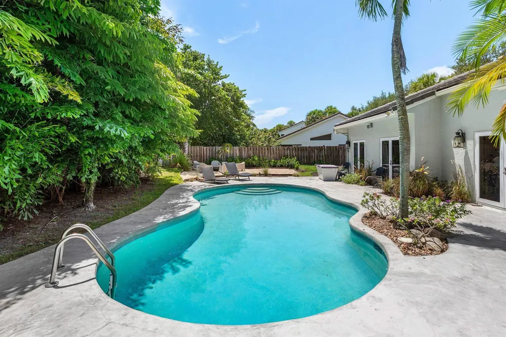 2815 HAMPTON CIRCLE E Delray Beach, FL 33445