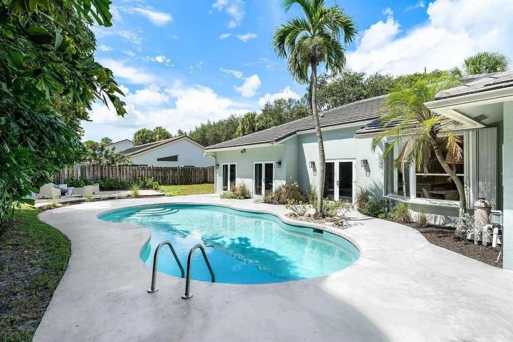 2815 HAMPTON CIRCLE E Delray Beach, FL 33445