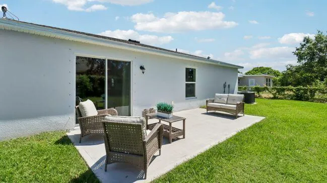 8465 96TH AVENUE Vero Beach, FL 32967