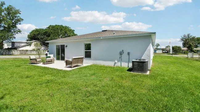 8465 96TH AVENUE Vero Beach, FL 32967