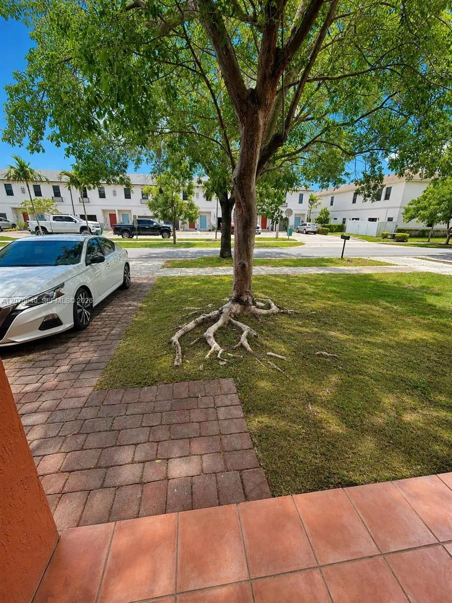 612 SW 11th St Florida City, FL 33034