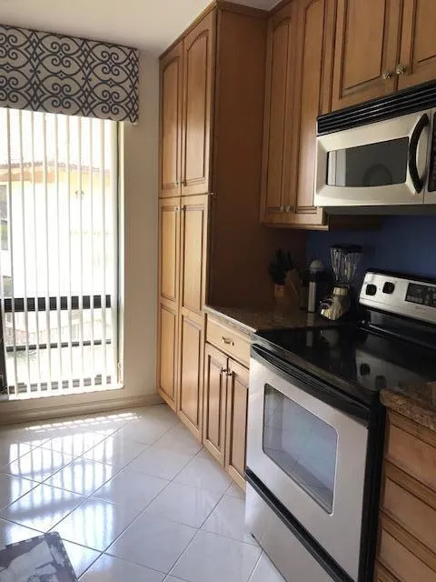 428 Brackenwood Lane S Palm Beach Gardens, FL 33418
