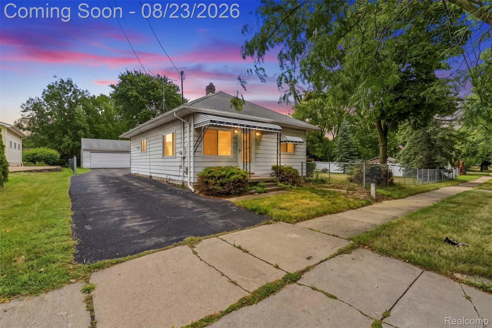 2083 Dutcher Street Flint Charter Township, MI 48532
