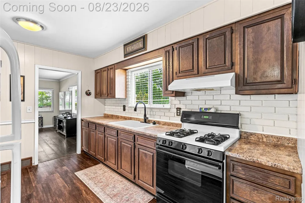 2083 Dutcher Street Flint Charter Township, MI 48532
