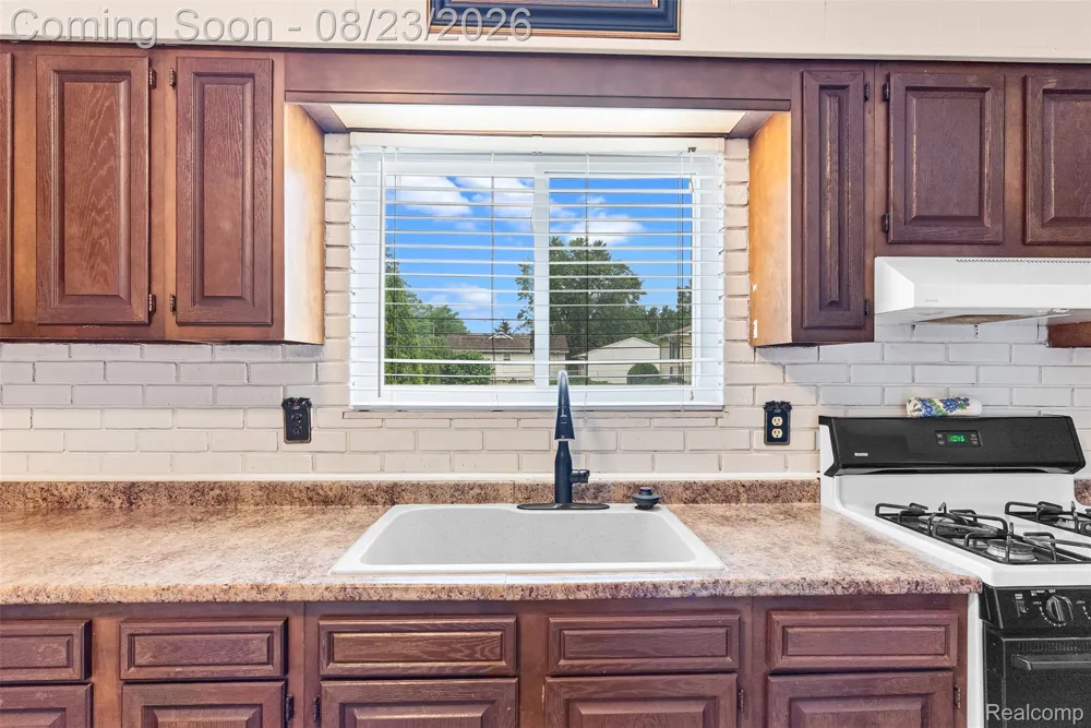 2083 Dutcher Street Flint Charter Township, MI 48532