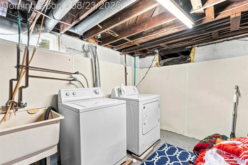 2083 Dutcher Street Flint Charter Township, MI 48532
