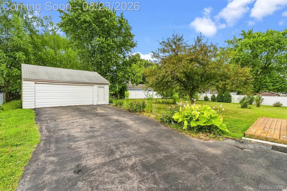 2083 Dutcher Street Flint Charter Township, MI 48532