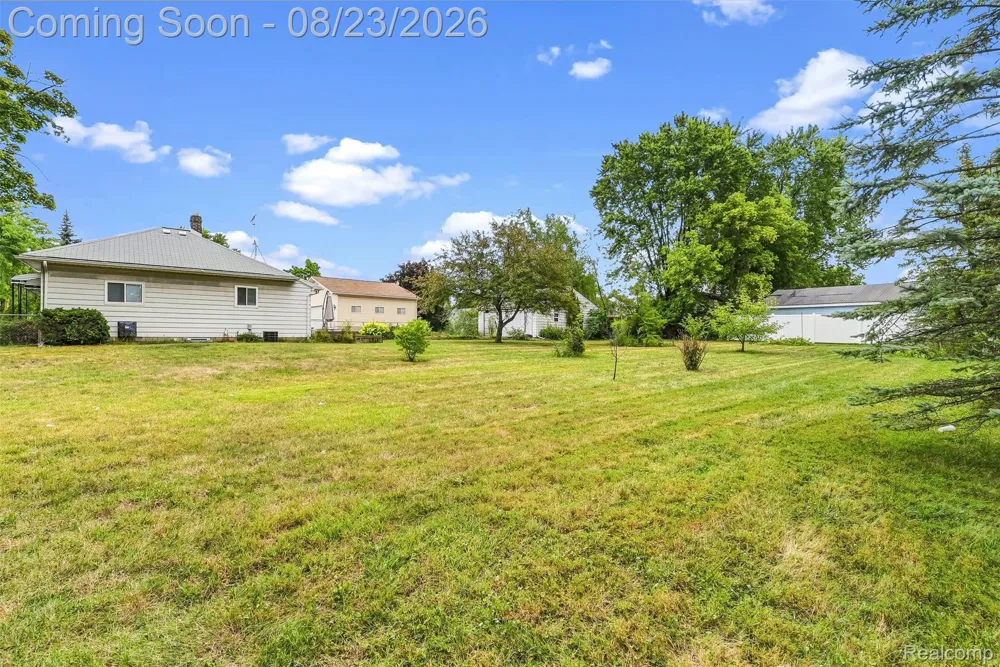 2083 Dutcher Street Flint Charter Township, MI 48532