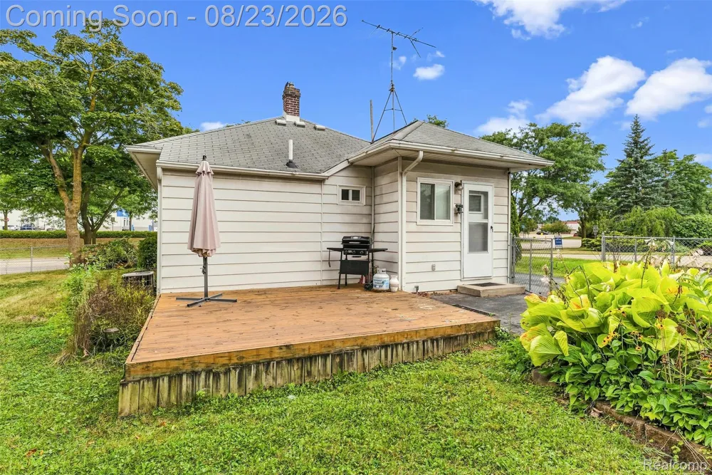 2083 Dutcher Street Flint Charter Township, MI 48532