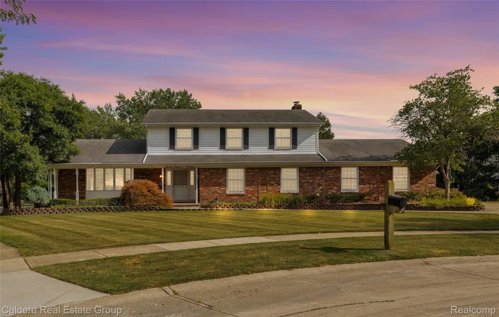 943 Huntsford Court Troy City, MI 48084
