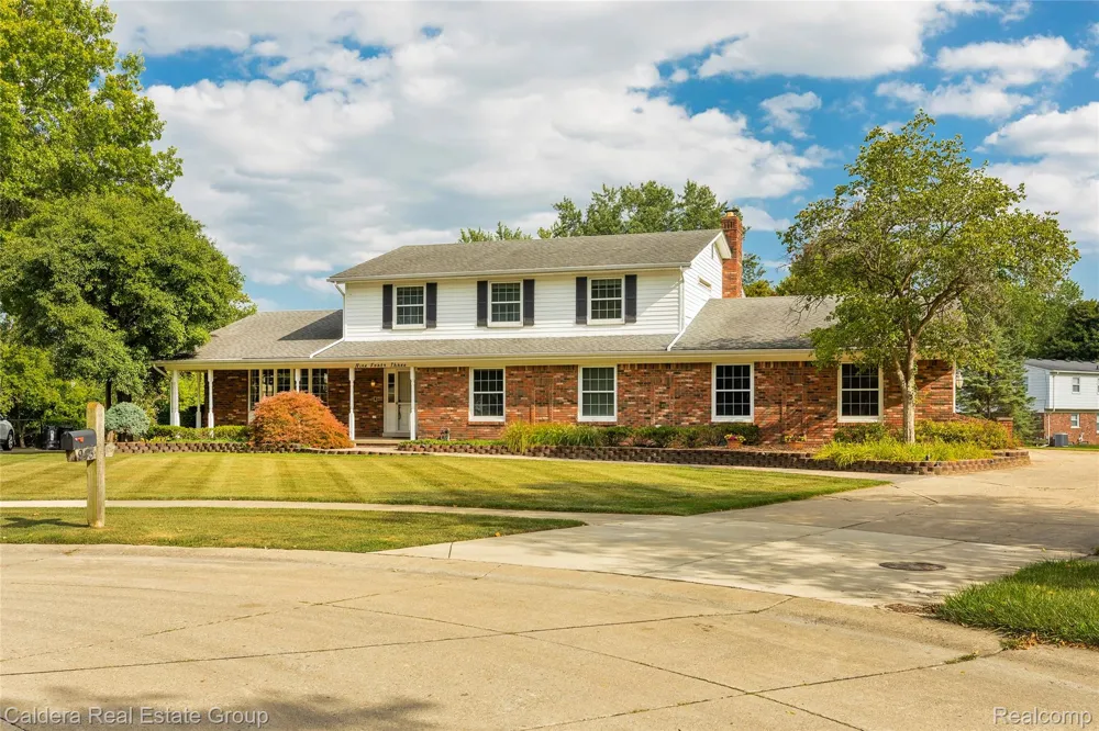 943 Huntsford Court Troy City, MI 48084