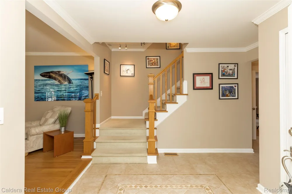 943 Huntsford Court Troy City, MI 48084