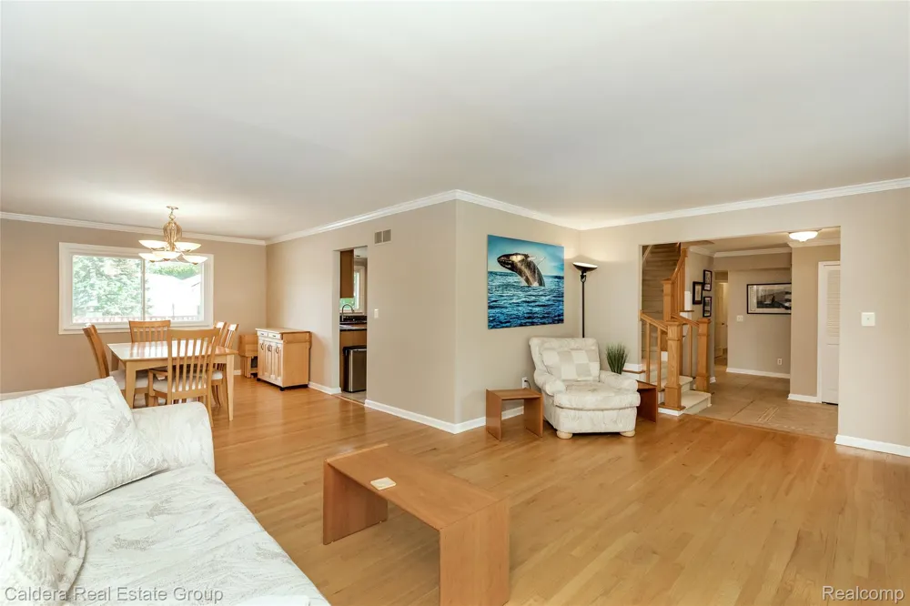 943 Huntsford Court Troy City, MI 48084
