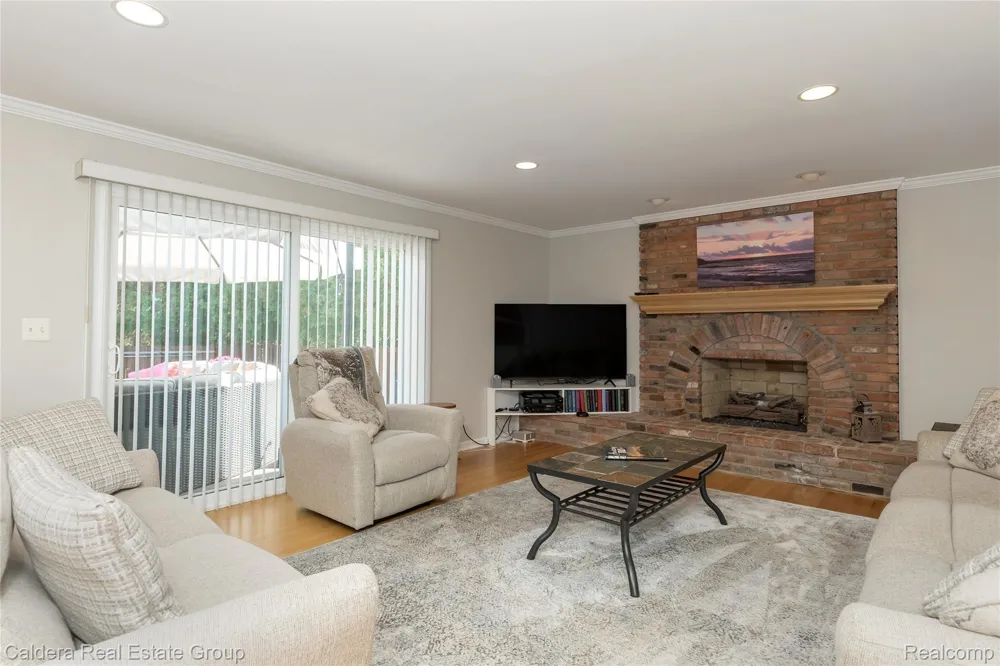 943 Huntsford Court Troy City, MI 48084