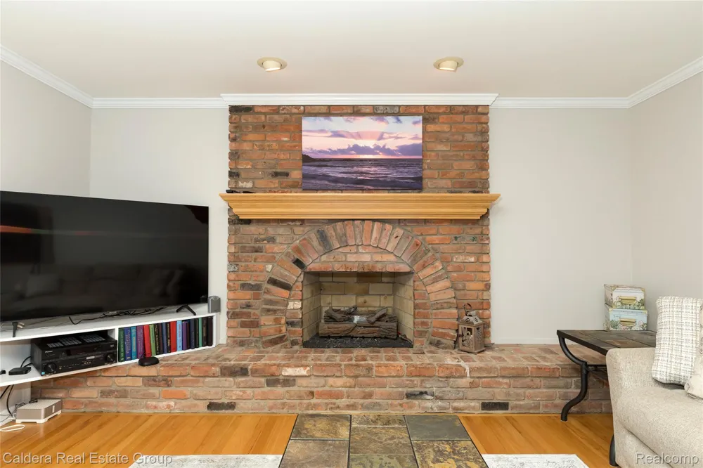 943 Huntsford Court Troy City, MI 48084