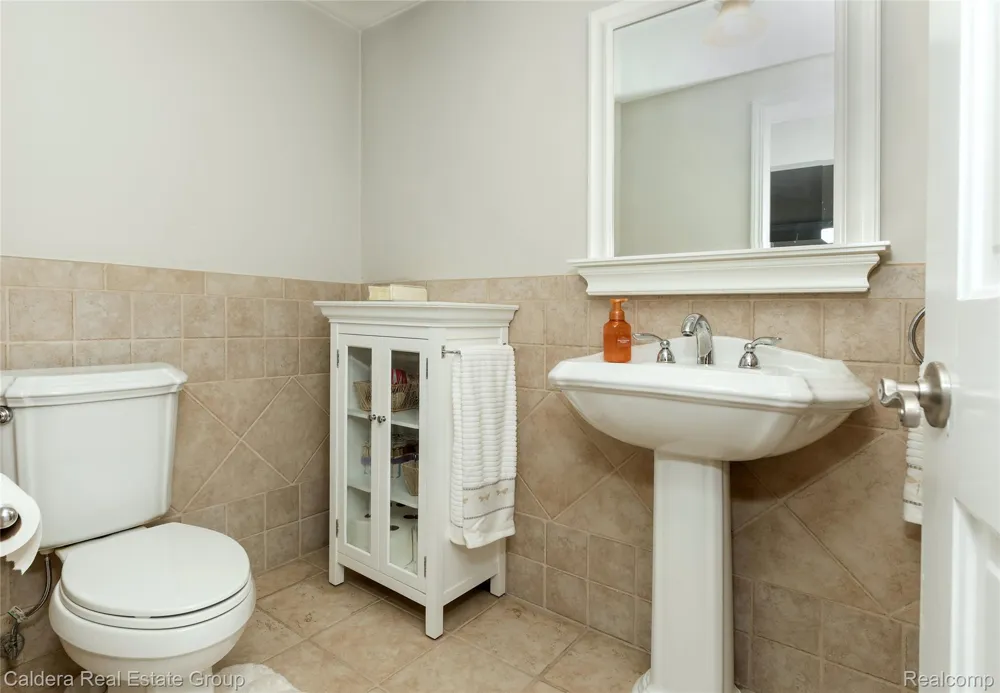 943 Huntsford Court Troy City, MI 48084