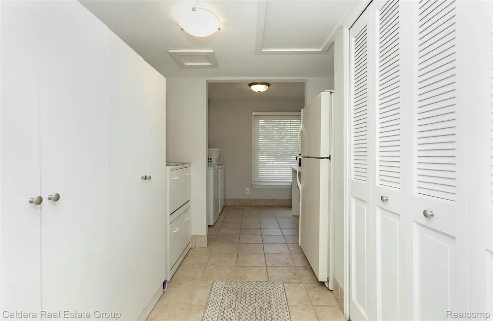 943 Huntsford Court Troy City, MI 48084