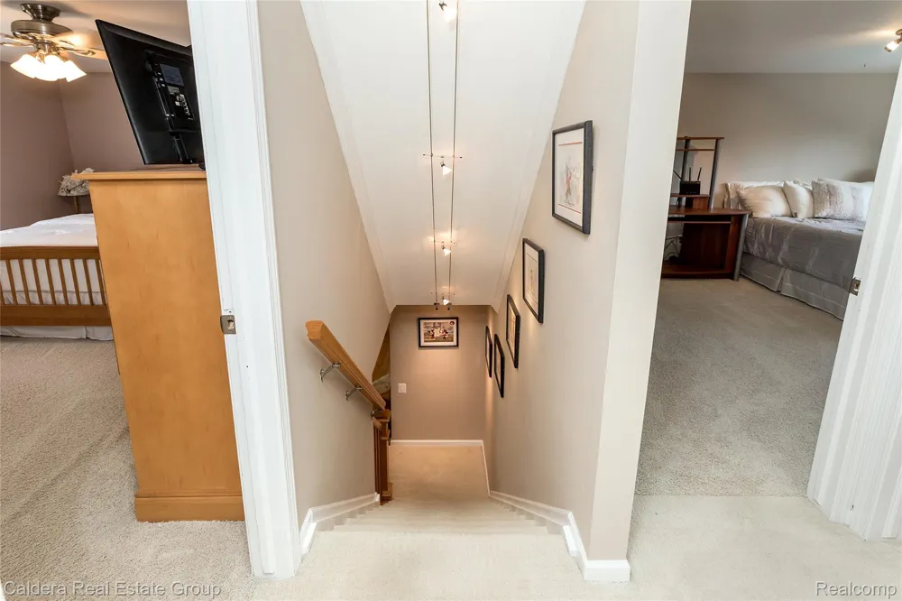 943 Huntsford Court Troy City, MI 48084