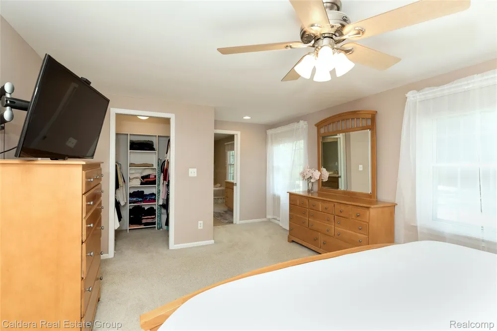 943 Huntsford Court Troy City, MI 48084