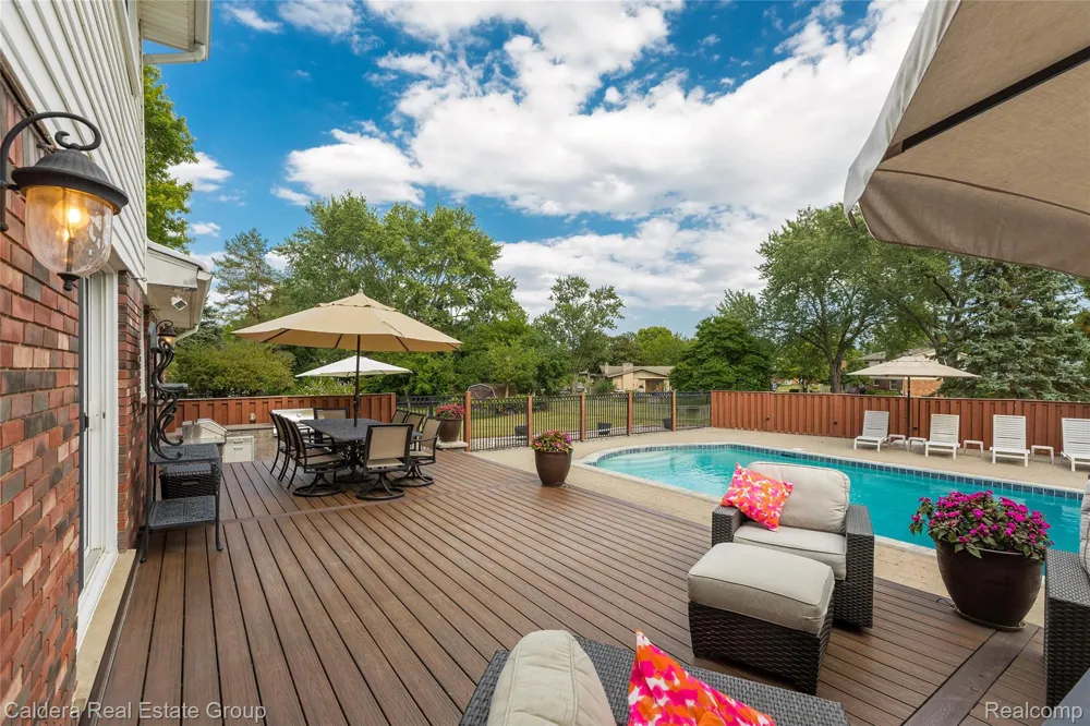 943 Huntsford Court Troy City, MI 48084