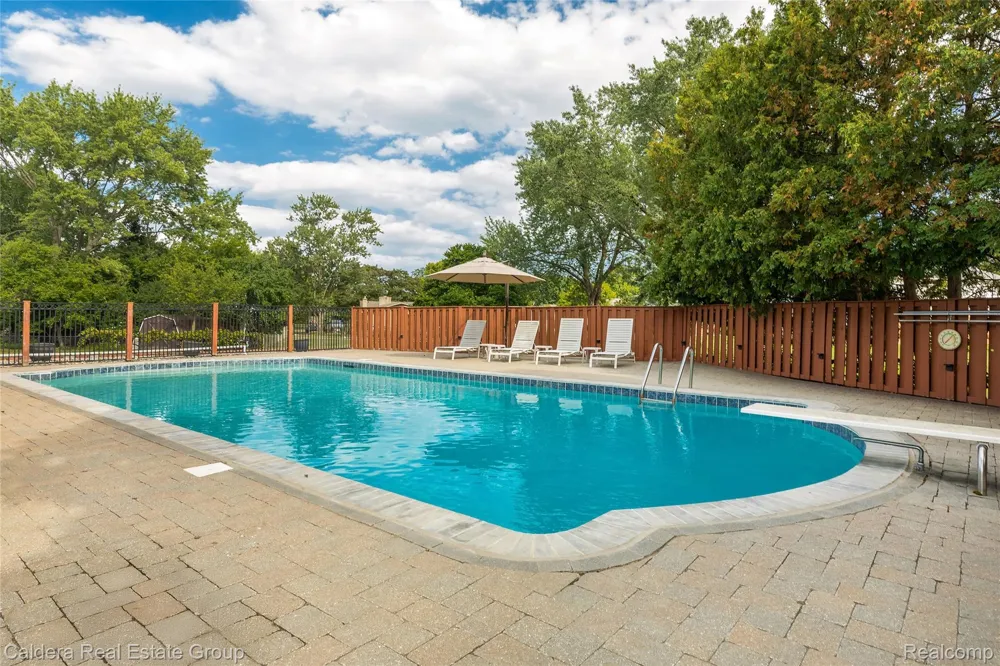 943 Huntsford Court Troy City, MI 48084