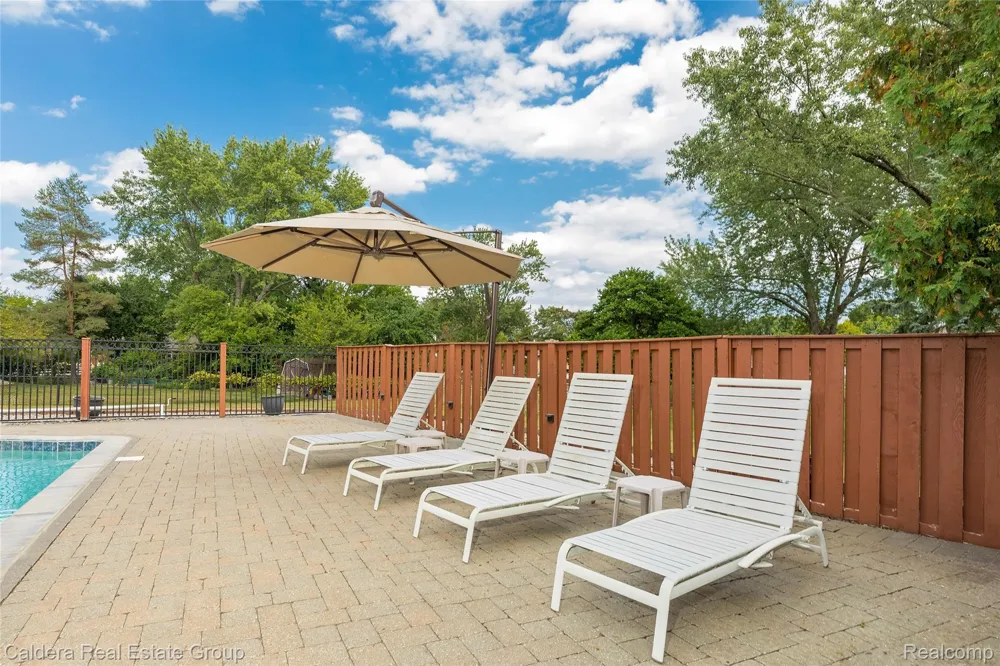 943 Huntsford Court Troy City, MI 48084
