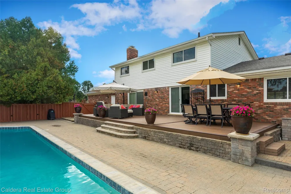 943 Huntsford Court Troy City, MI 48084