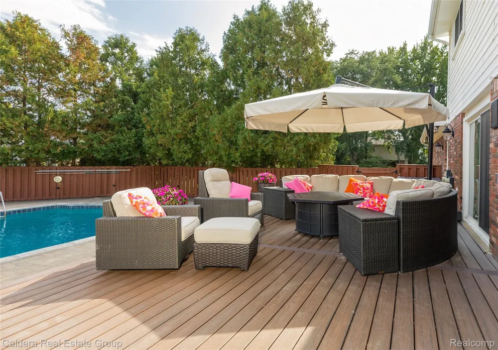 943 Huntsford Court Troy City, MI 48084