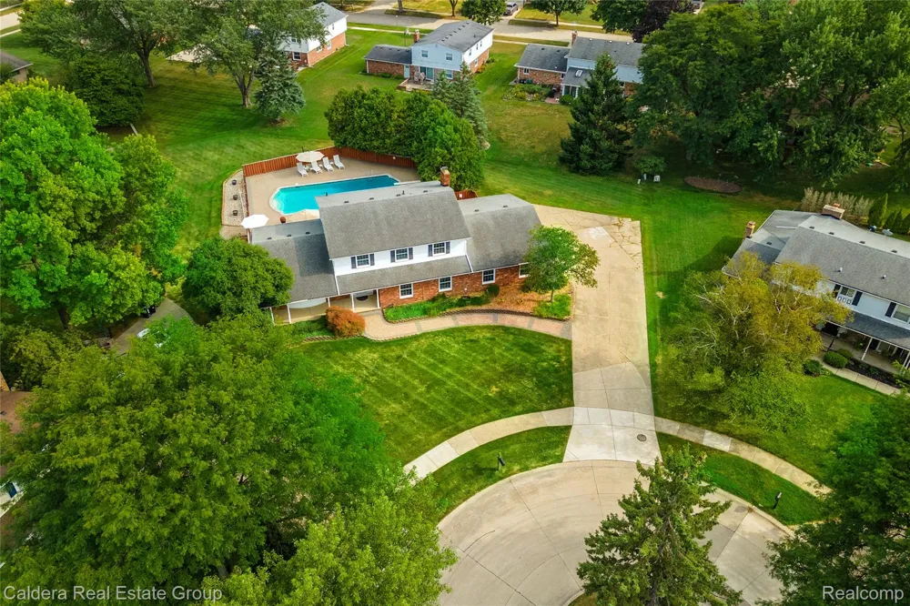 943 Huntsford Court Troy City, MI 48084