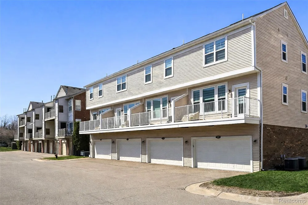 3211 Johanna Ware Wixom City, MI 48393