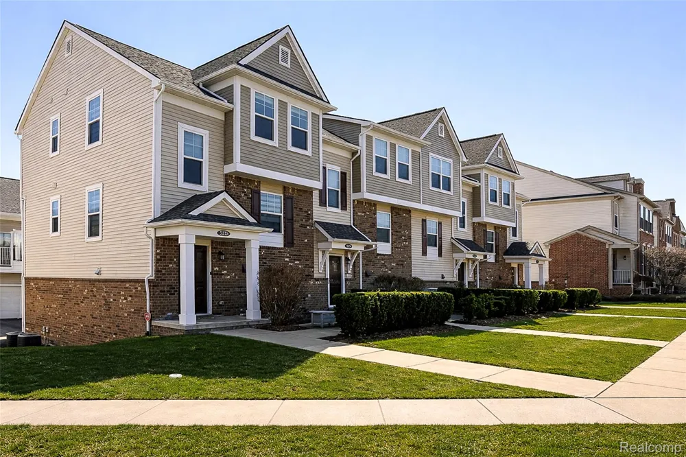 3211 Johanna Ware Wixom City, MI 48393