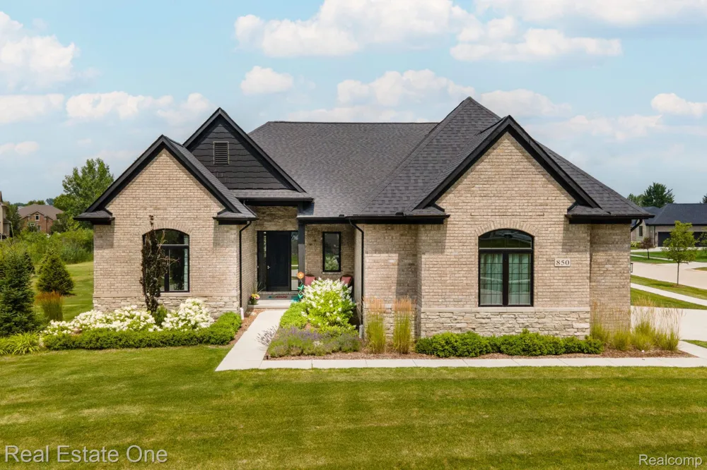 850 Marlayna Drive Oxford Charter Township, MI 48371