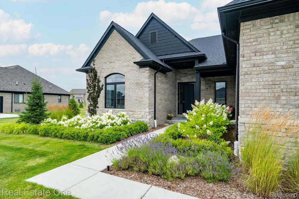 850 Marlayna Drive Oxford Charter Township, MI 48371
