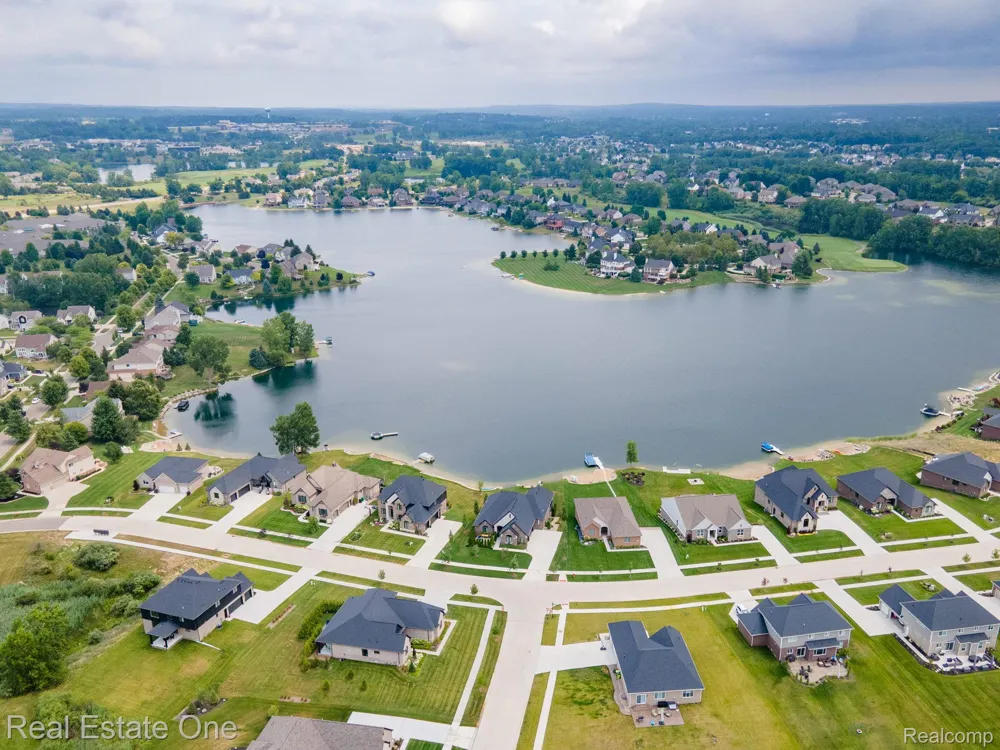 850 Marlayna Drive Oxford Charter Township, MI 48371