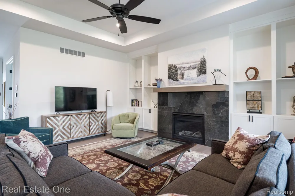 850 Marlayna Drive Oxford Charter Township, MI 48371