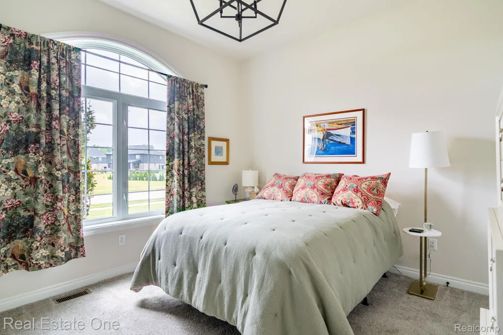 850 Marlayna Drive Oxford Charter Township, MI 48371