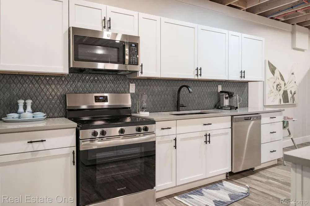 850 Marlayna Drive Oxford Charter Township, MI 48371