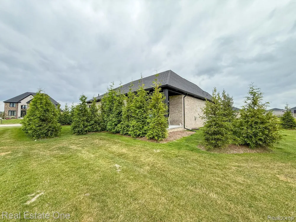 850 Marlayna Drive Oxford Charter Township, MI 48371