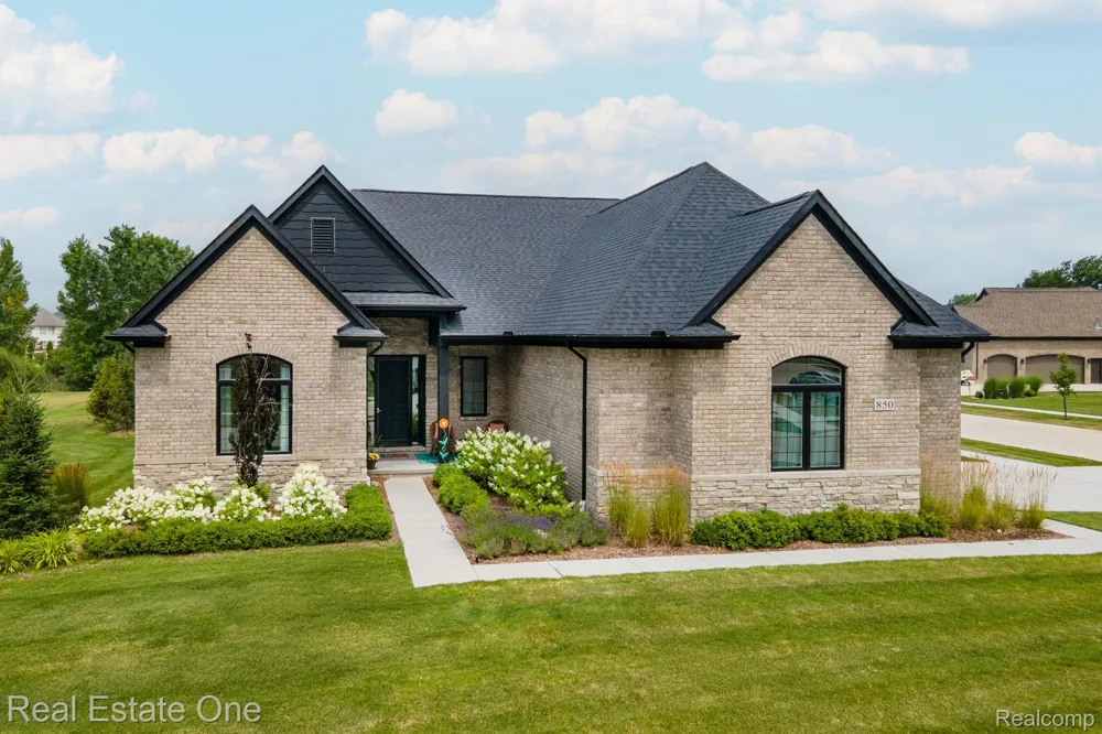850 Marlayna Drive Oxford Charter Township, MI 48371
